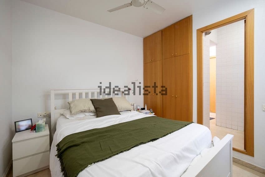 Dormitorio doble tipo suite con armarios empotrados